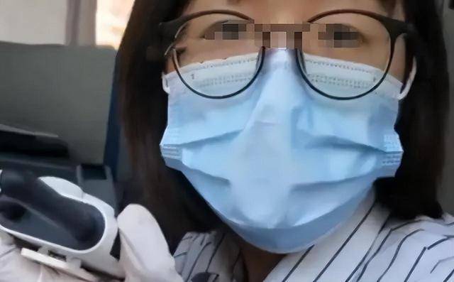 回顾高速工作人员拒收人民币司机讨说法遭怼，收费员：别找不自在