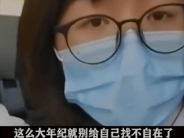 回顾高速工作人员拒收人民币司机讨说法遭怼，收费员：别找不自在