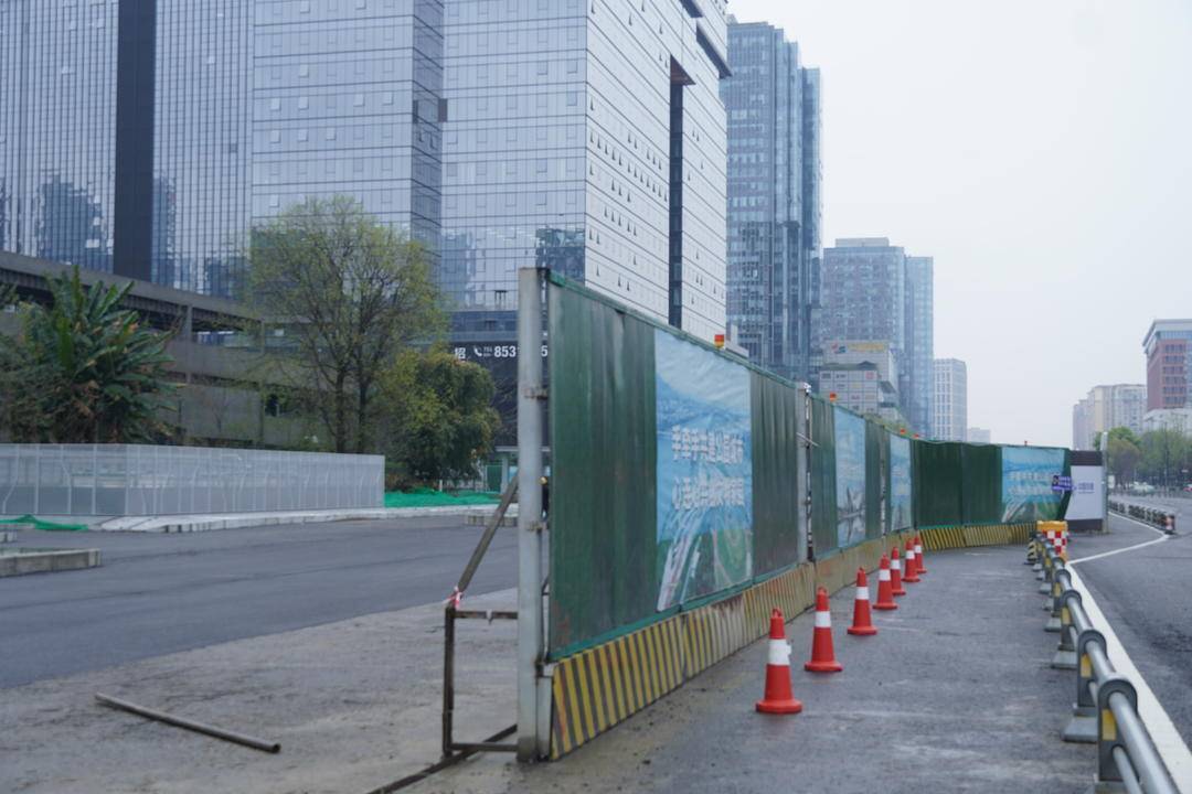 成都地铁本周在建项目将退围近25000平方米