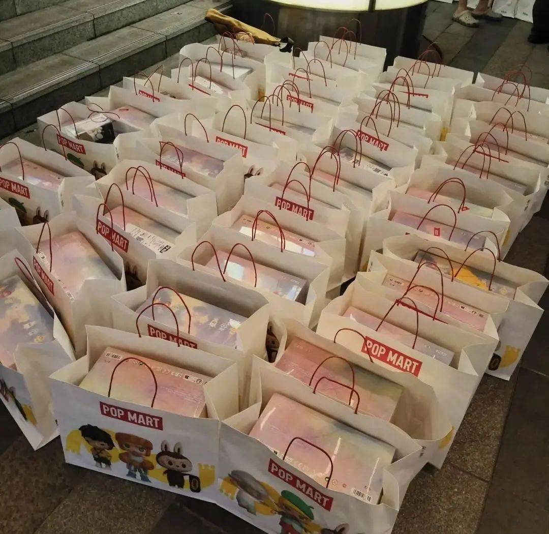 溢价超30倍，有人一周赚37万！外挂软件让普通人“无货可买”
