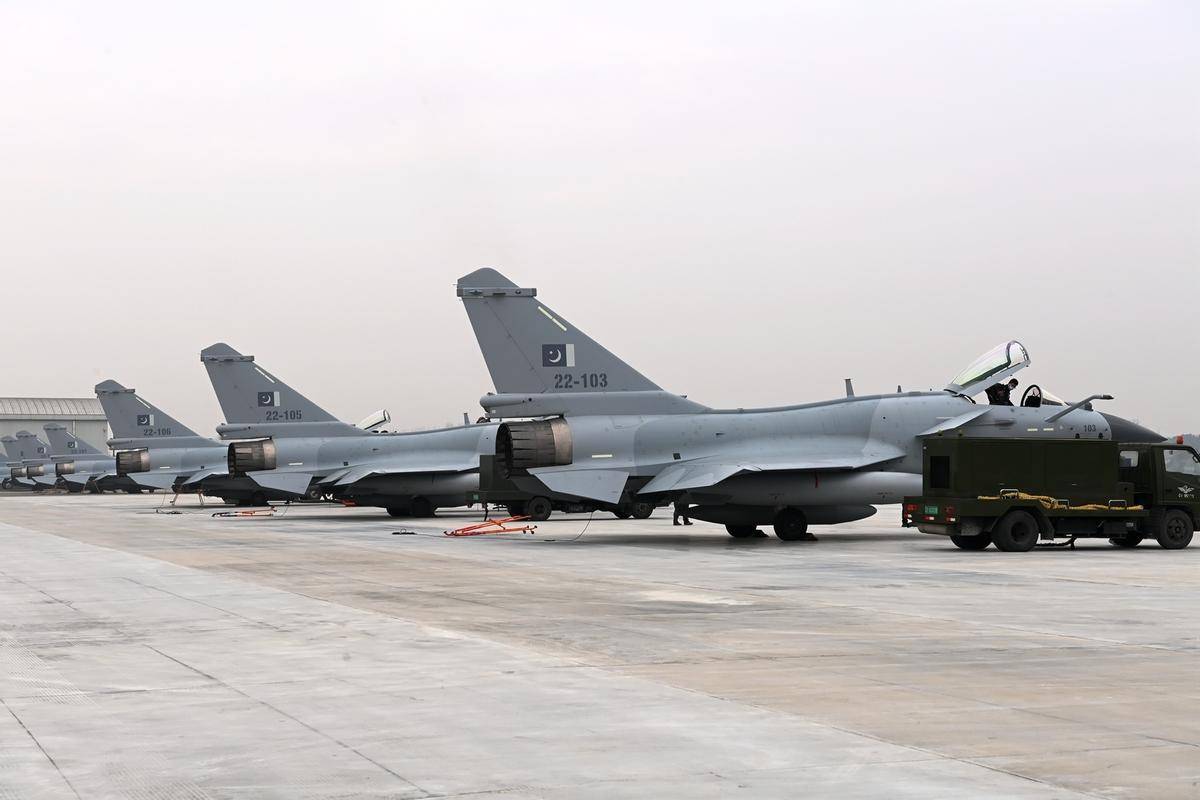 巴基斯坦总统来华十天,闪现歼20生产基地,要给巴军带回一批大杀器?