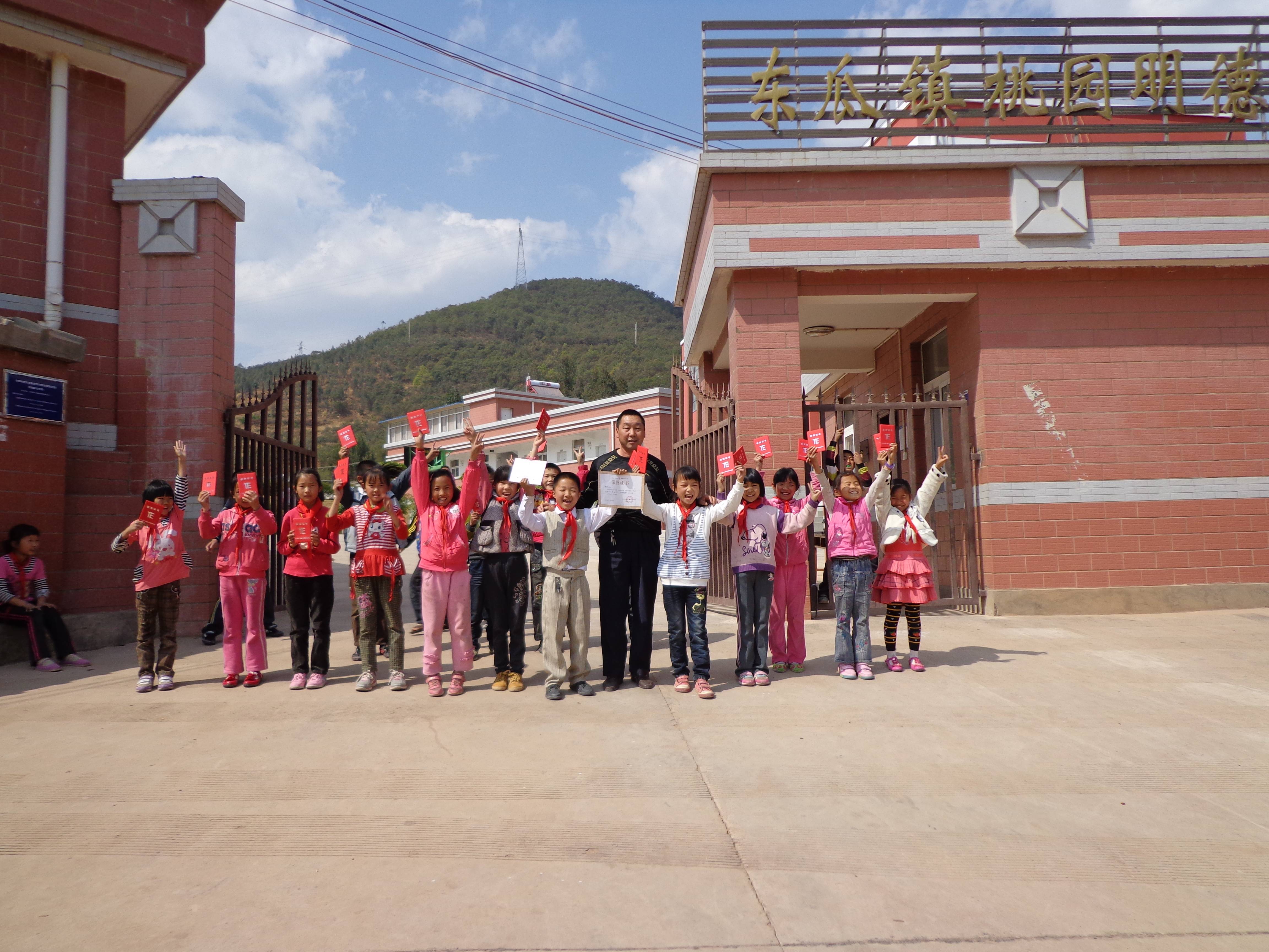 王存金丨三尺讲台染霜雪 一生耕耘化春风