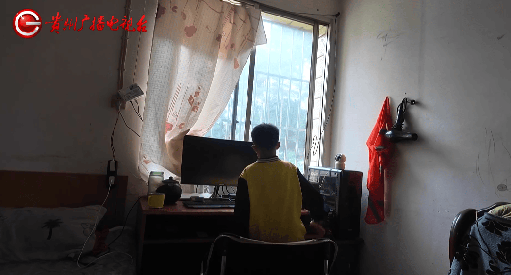 心酸!12岁男孩“独居”贵阳一安置房内,父亲回应:迫于无奈,因为……