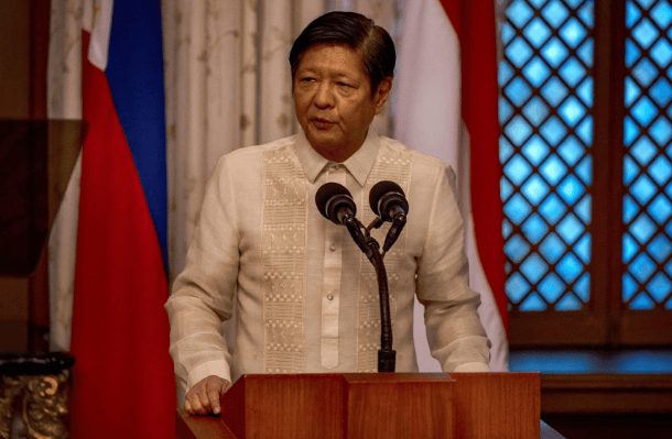 忍无可忍无需再忍!黄岩岛传来捷报,中方清场让菲律宾“大败而归”,菲律宾船员高举白旗投降