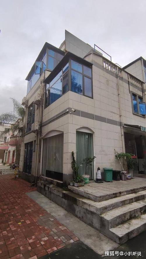 “这么做，不昧良心吗？”房东卖别墅，竟私下与中介带来的客户成交，拒绝支付3%的佣金，网友：3%佣金疯了吧？