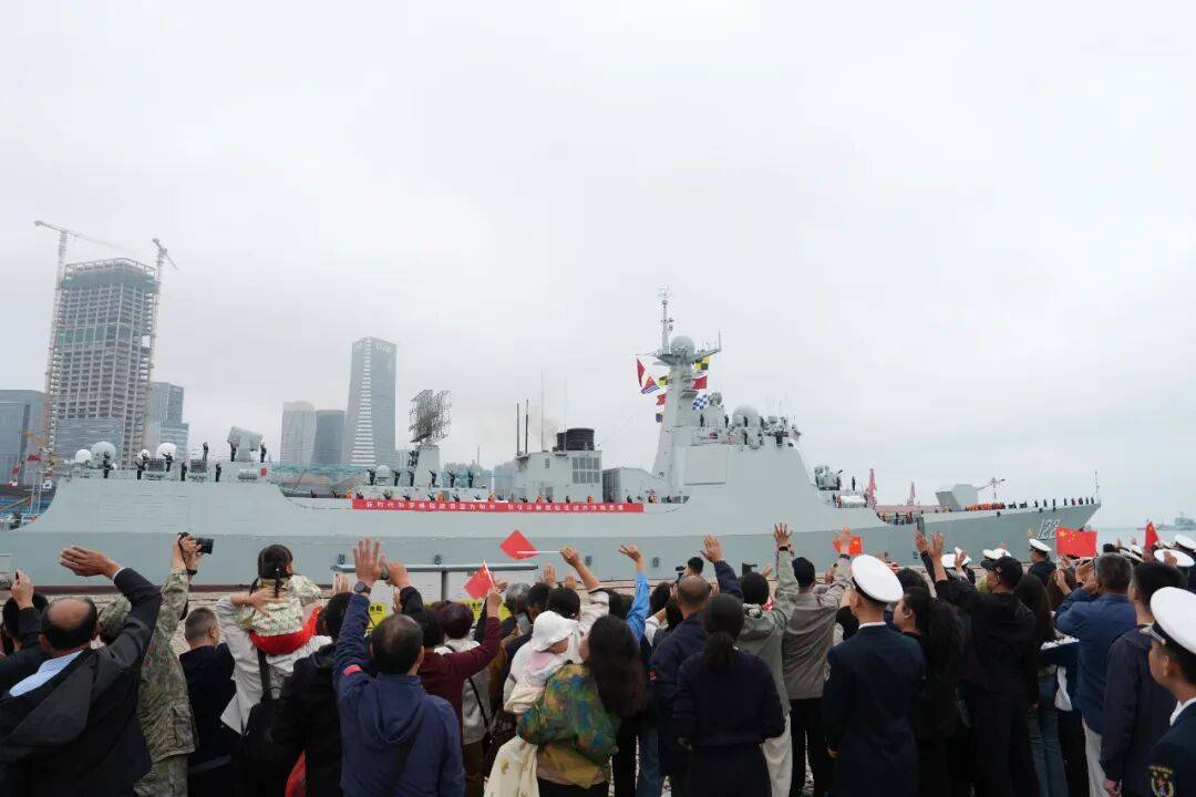 唐山舰、大庆舰、太湖舰,起航!