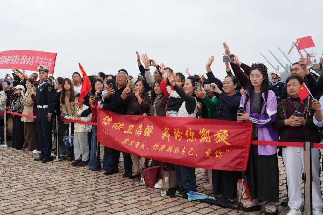 唐山舰、大庆舰、太湖舰,起航!