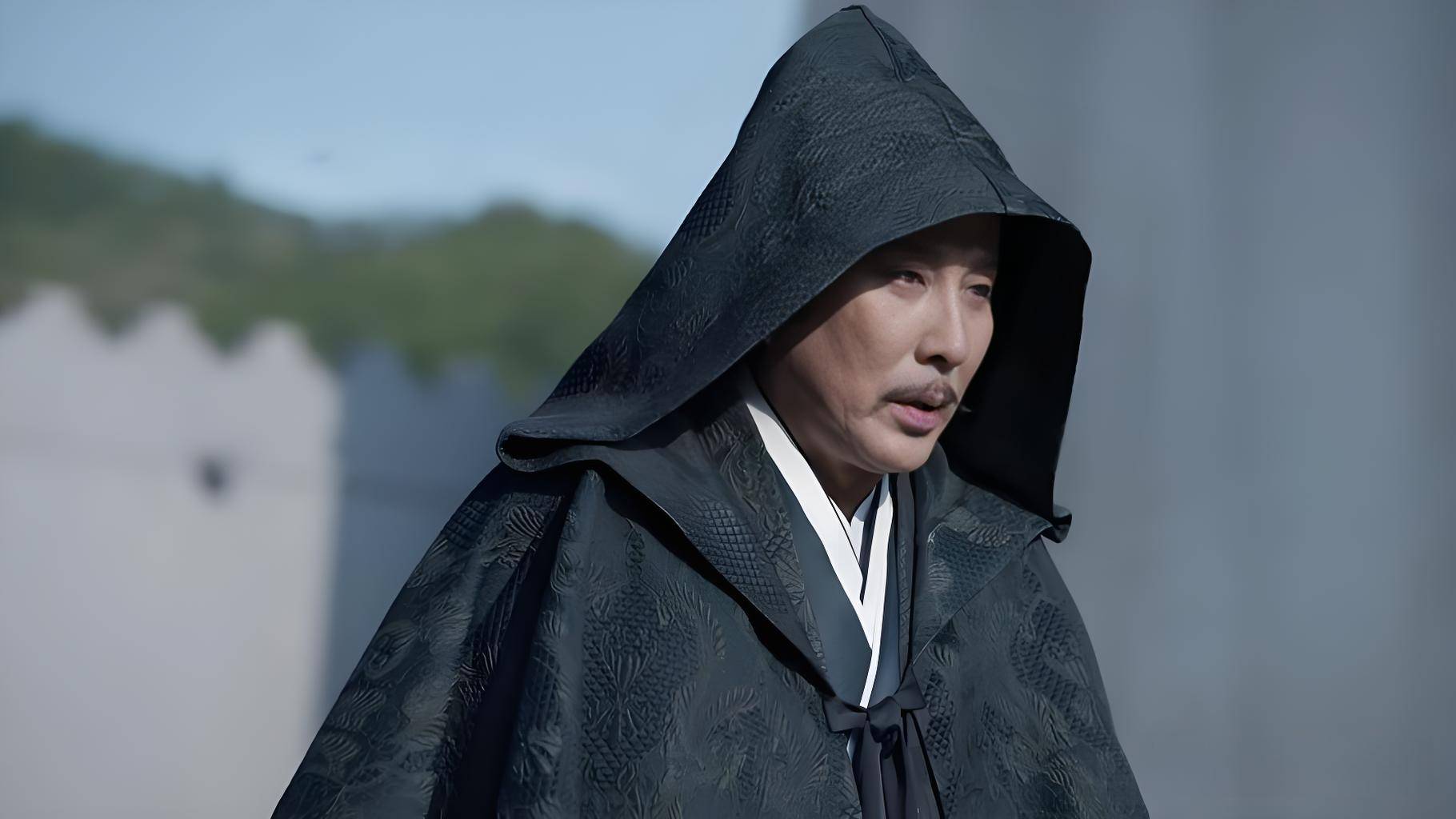 庆余年：陈萍萍深知庆帝是杀害叶轻眉的主谋，却隐忍数十年助其稳固皇权，直到晚年才孤注一掷复仇，这种迟来的反抗是出于时机考量还是情感纠葛？