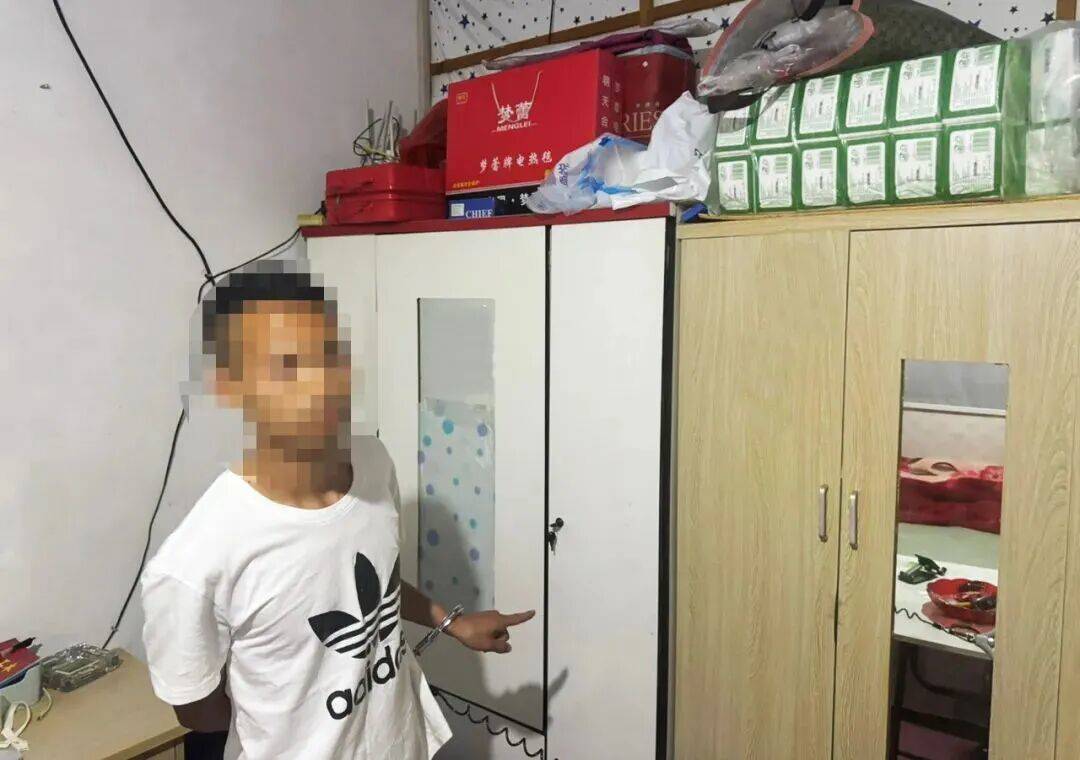 “我家进贼了！”男子报警，监控画面曝光：小偷大摇大摆入室翻找，得手14元现金后离开