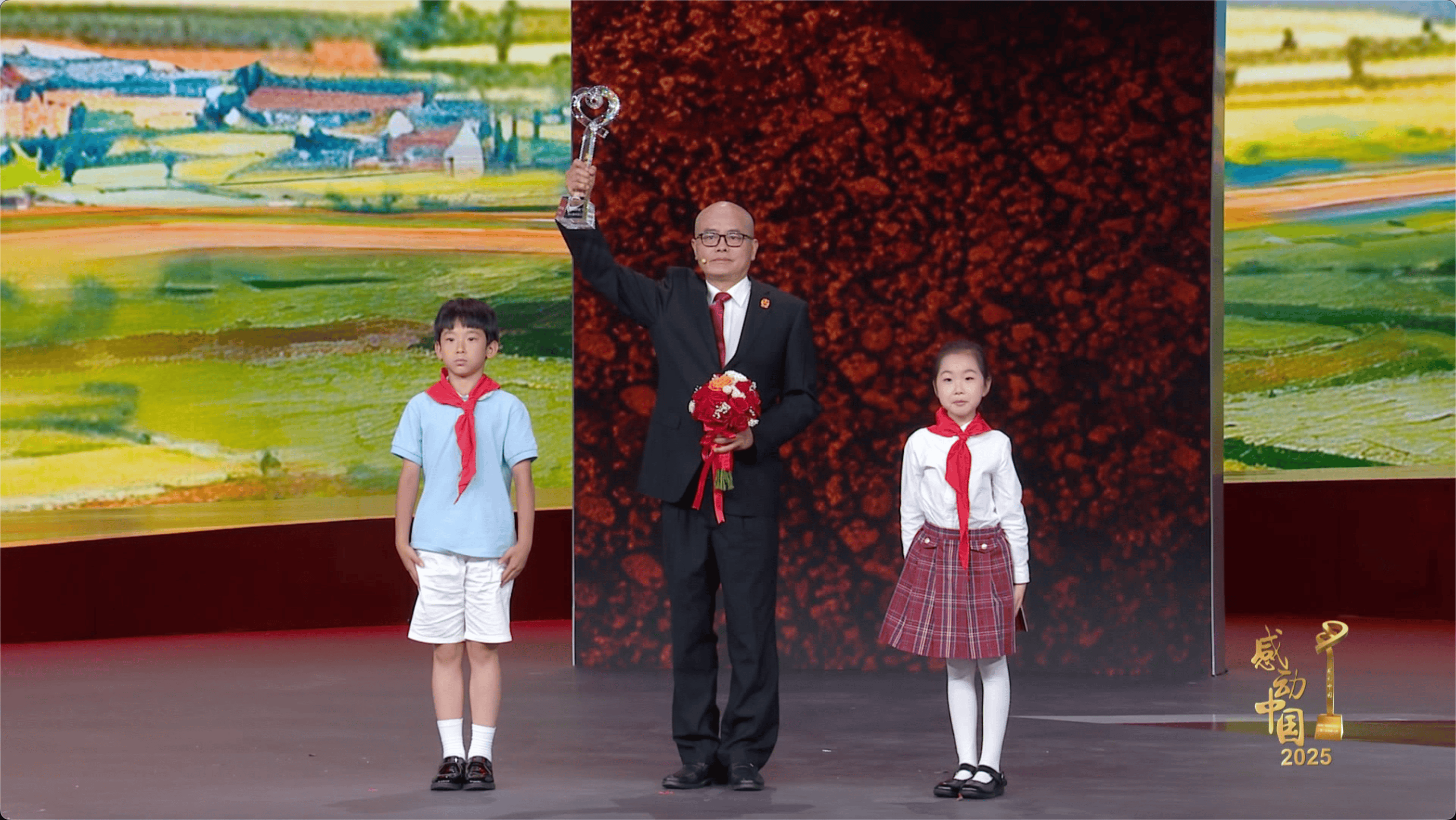 感动中国2025年度人物揭晓，颁奖辞来了！